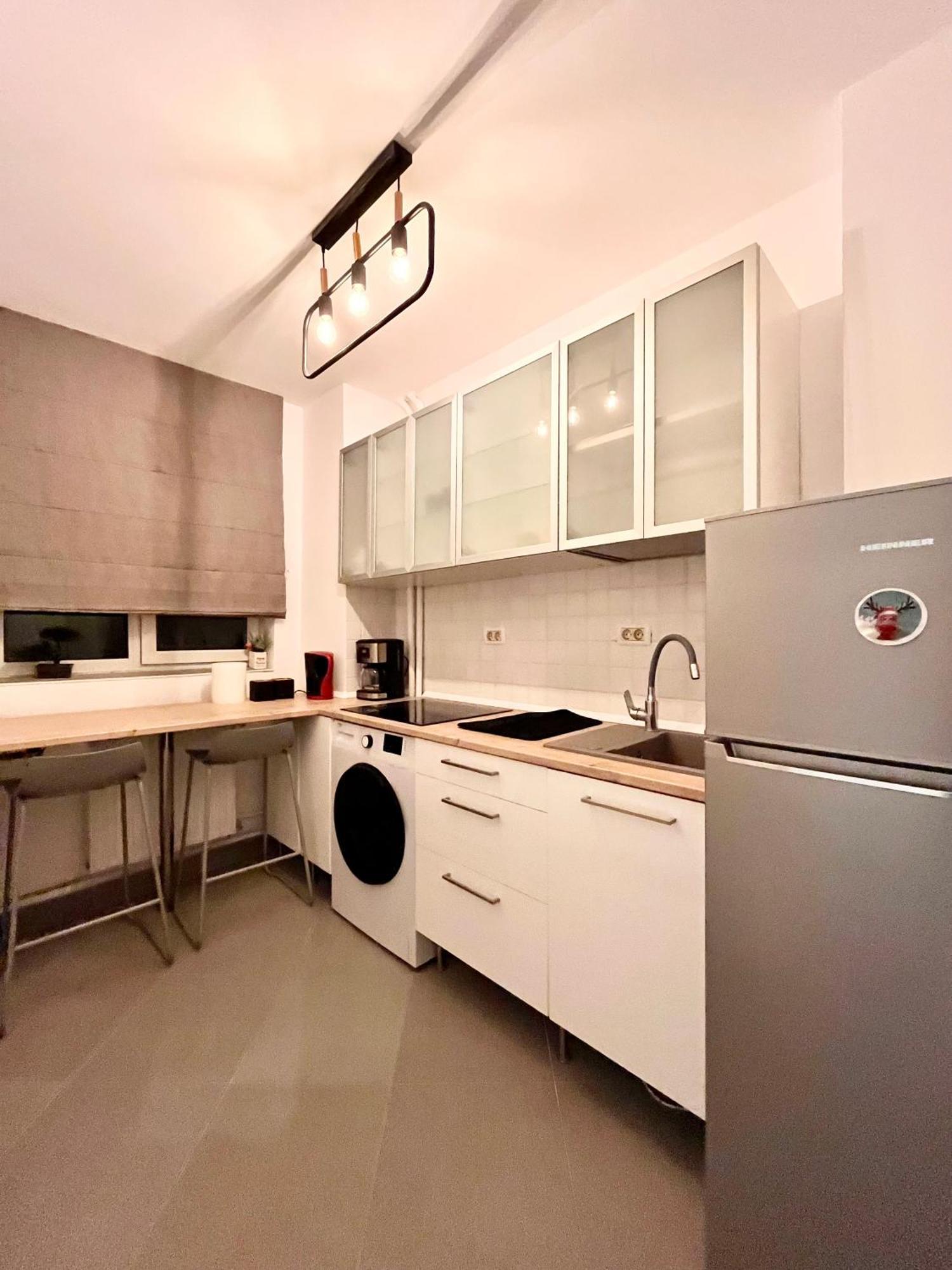 Cozy Apartment With Balcony 布加勒斯特 外观 照片